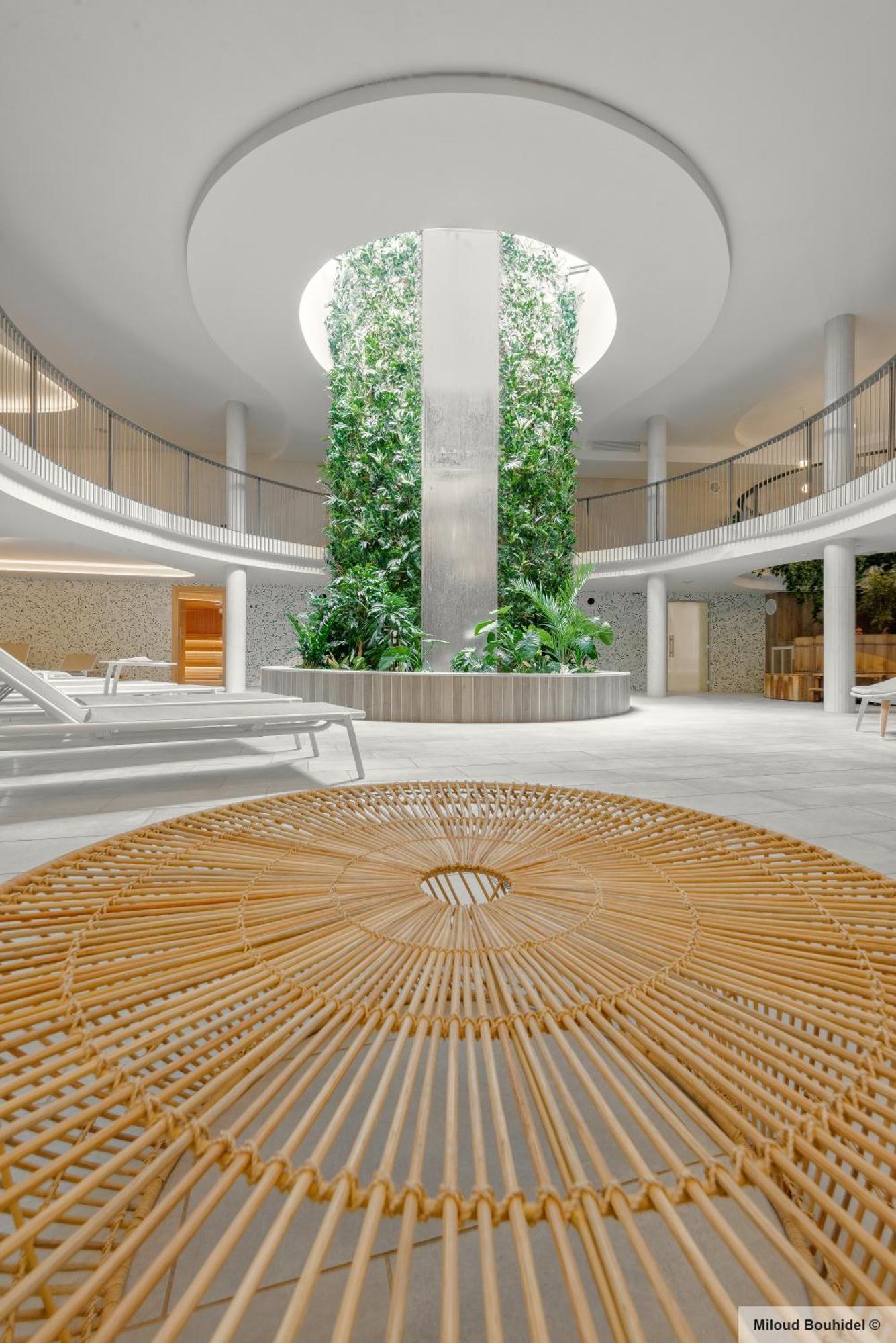 Golden Tulip Lyon Ouest Techlid Hotel & Spa Limonest Exterior foto