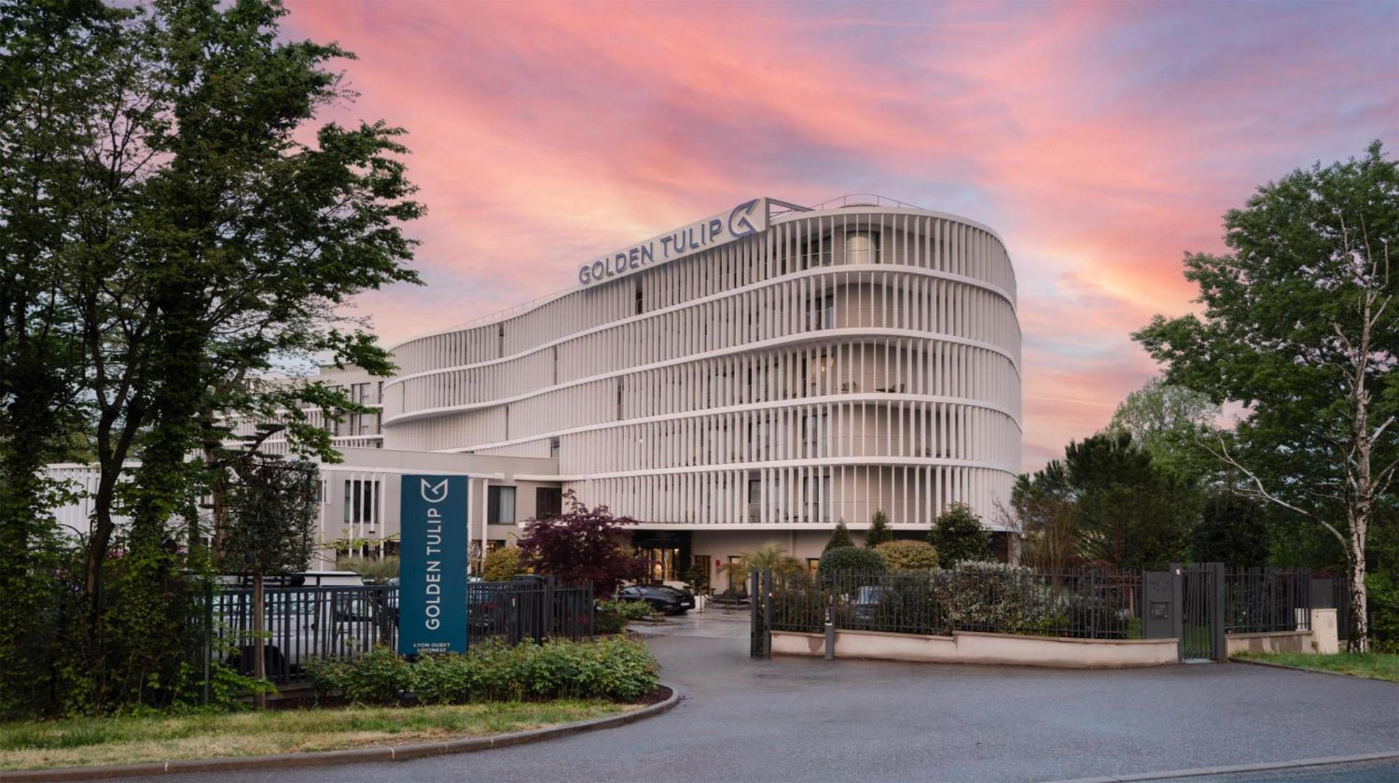 Golden Tulip Lyon Ouest Techlid Hotel & Spa Limonest Exterior foto